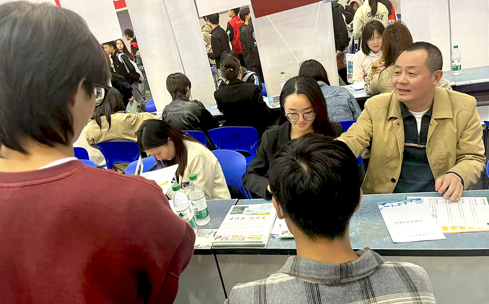 1730179957331295oi1g.png 團隊照-優(yōu)化網(wǎng)站.png